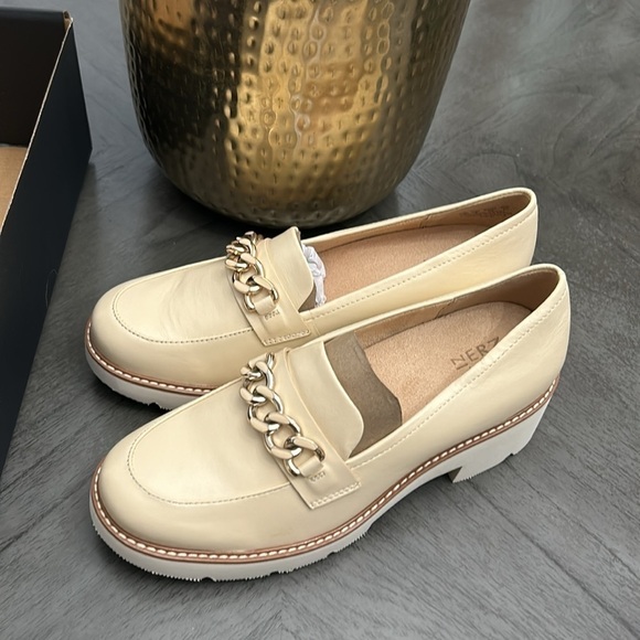 NATURALIZER DESI LOAFER (WIDE) - Picture 5 of 10